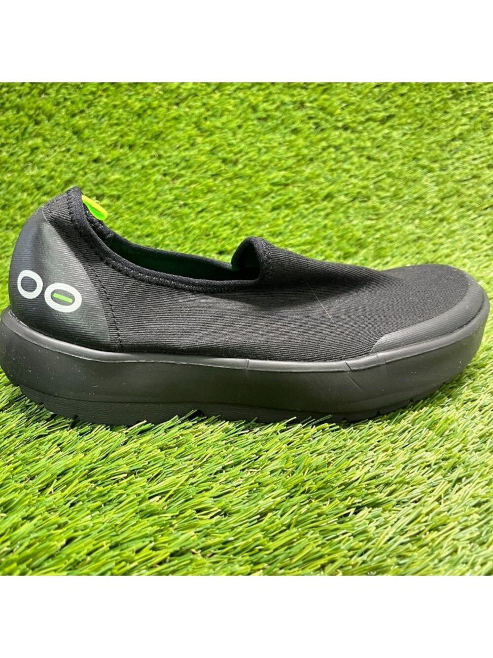 OOFOS OOmg eeZee Low Womens Size 7.5 Black Casual Walking Slip On Recovery Shoes